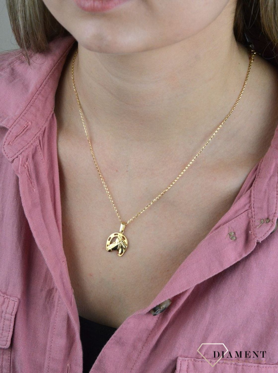 Złoty łańcuszek 585 ankier 1,7 mm DIA-LAN-8097-585 035 1,7mm. Złoty łańcuszek jest uniwersalnym dodatkiem również dla mężczyzny. Wykonany z największą starannością i dbałością o każdy szczegół. Łańcuszek idealny na prezent (.jpg